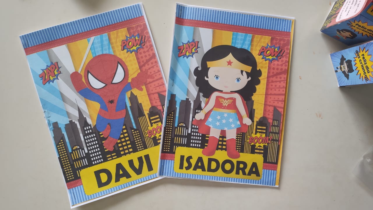 Kit super heróis: Livro de atividades e etiqueta para impressão!